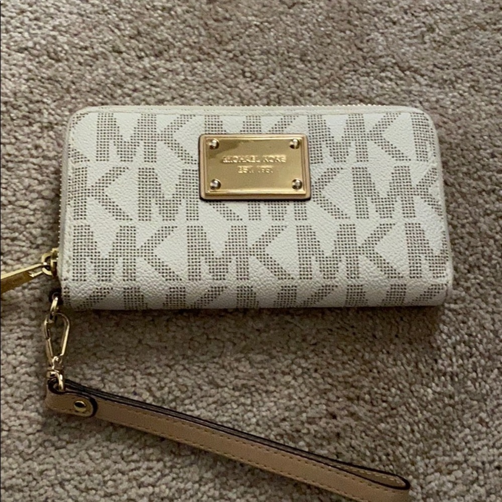 Wristlet